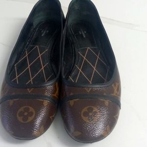 AUTHENTIC LOUIS VUITTON FLATS